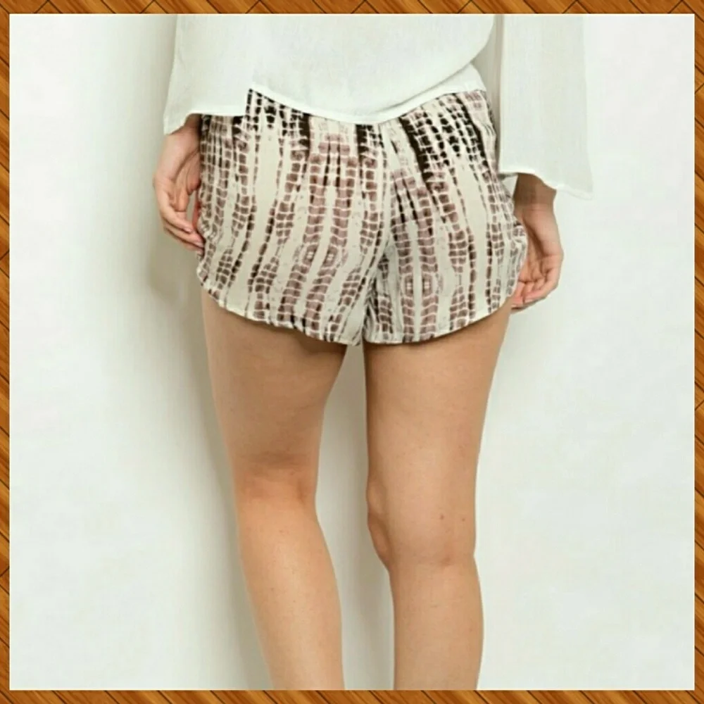 Ivory Pattern Shorts - Picture 5 of 8